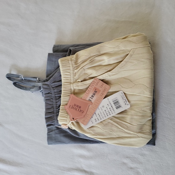 Beautiful 2 piece - Picture 12 of 12